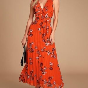 Lulus Loved By You Red Orange Floral Print Pleated Chiffon Maxi Size Medium